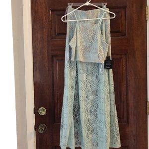 Beautiful lace prom/wedding guest dress